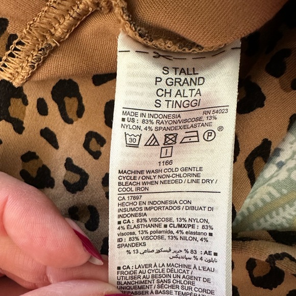 EUC Old Navy Stevie Animal Print Leggings in Tan and Black Size Small Tall - Picture 4 of 4